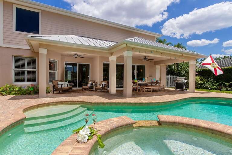 Sunnyside`s beautiful open pool Area with heated jacuzzi and lush landscaping